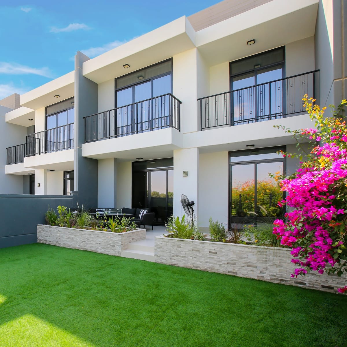 NATIONAL PROPERTIES "Casa Flores" 2